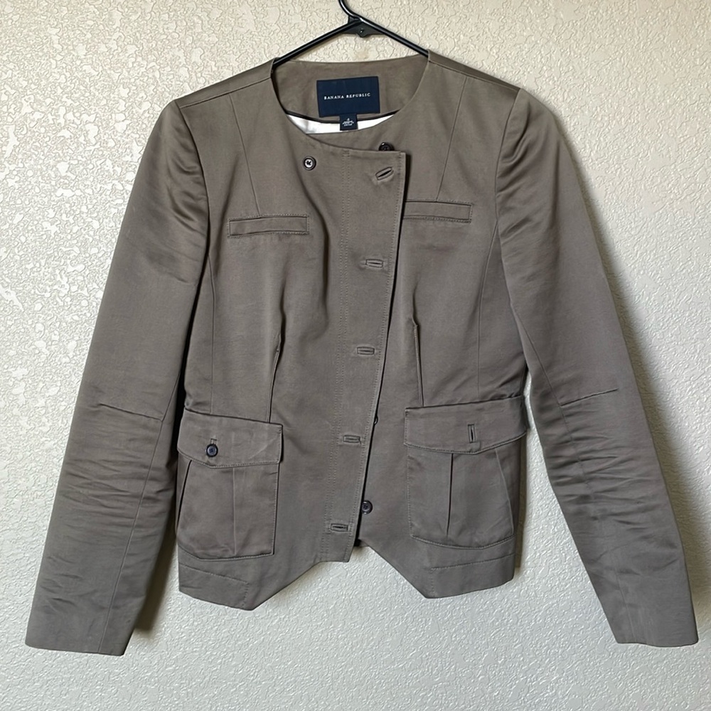 Banana Republic edgy blazer in olive green, size 4